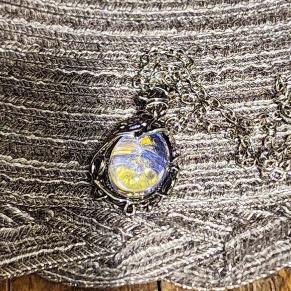 Oval Pendant Necklace - Picture 3 of 4